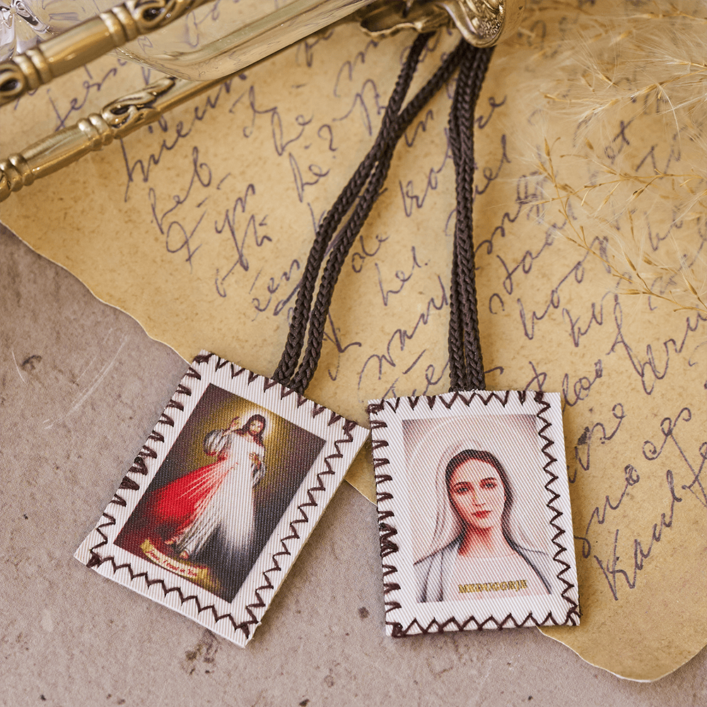 Christianartworkshop Escapulario de doble cara del Sagrado Corazón y la Virgen María: Una doble devoción a Jesús y María. - image 1