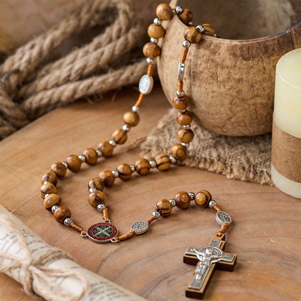Rosario de madera natural hecho a mano con cruz de San Benito - image 3
