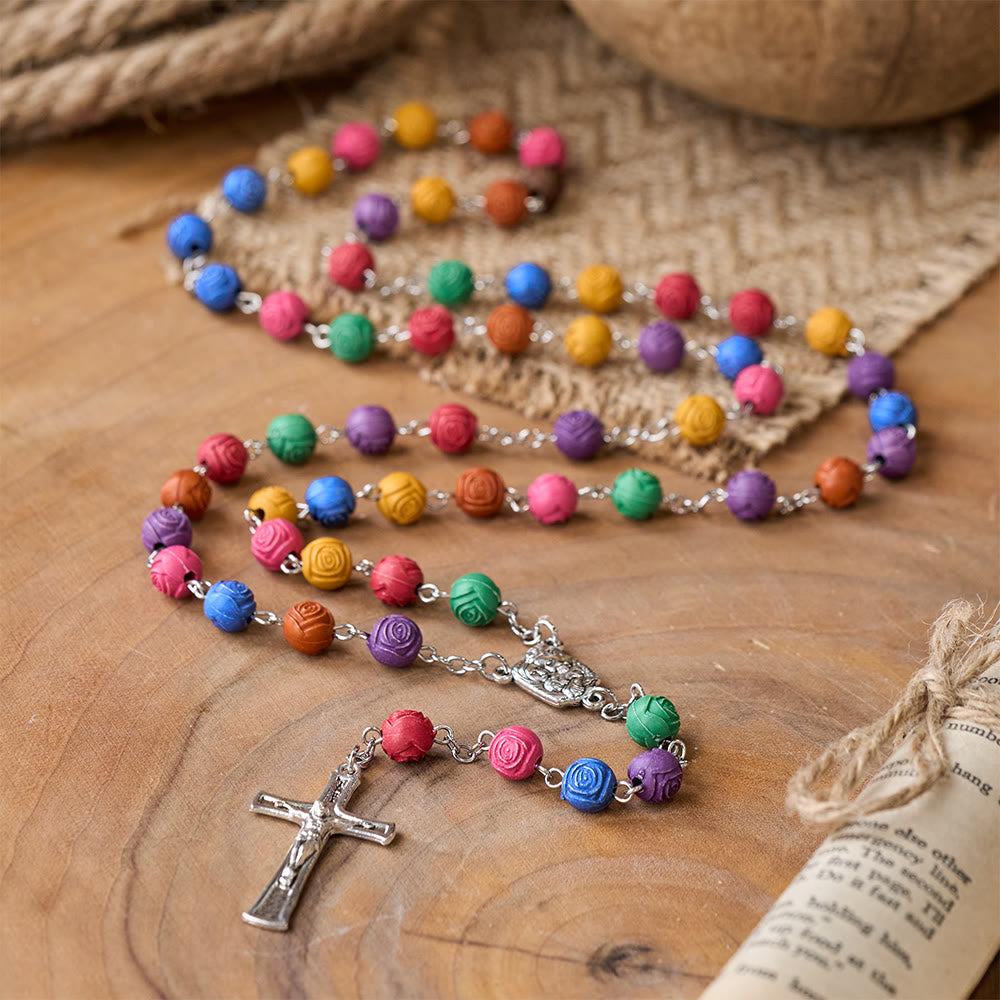 Rosario de cuentas de color rosa con la cruz de Jesús de la Sagrada Familia - Cuentas de rosas de colores - image 0