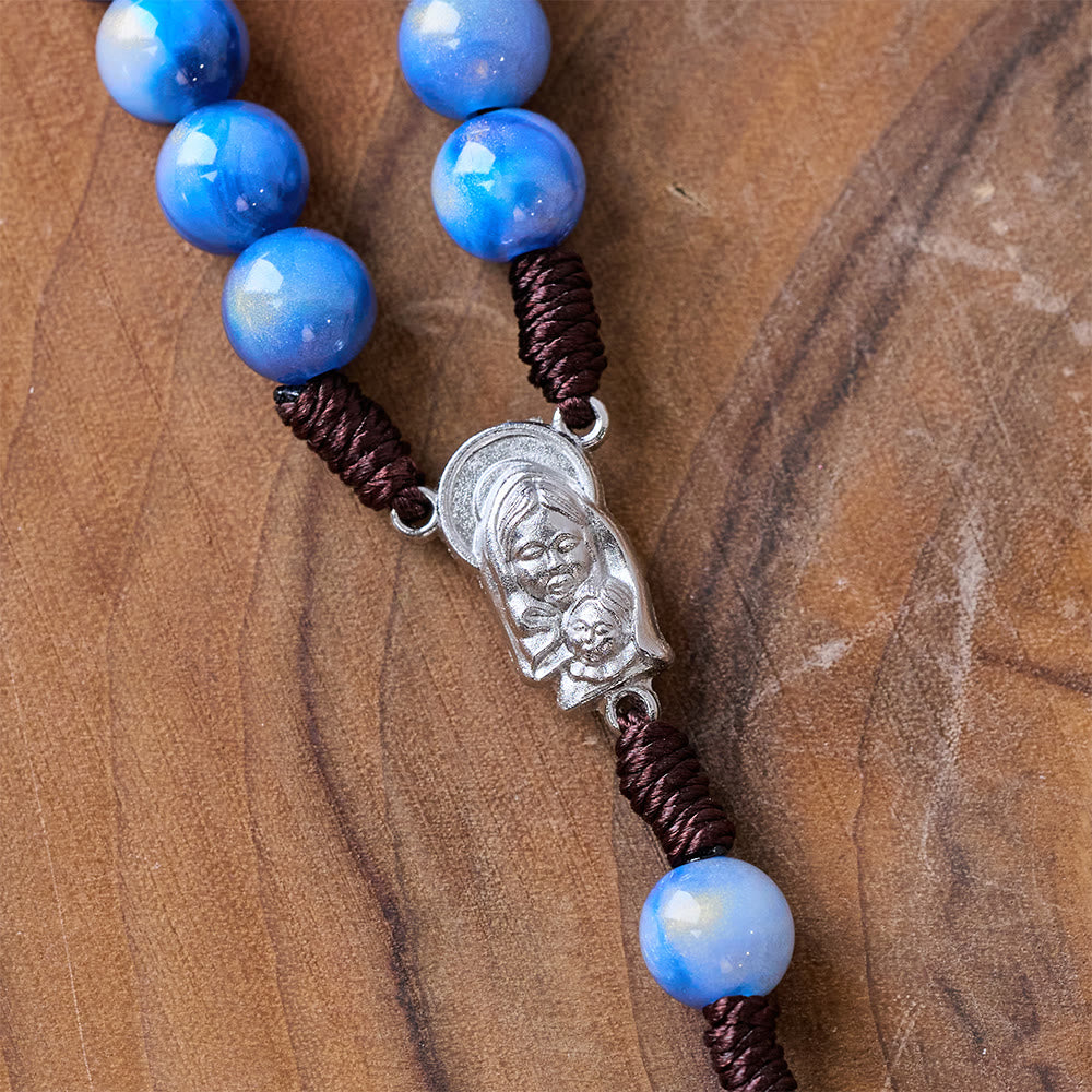 Rosario con crucifijo tejido a mano con cuentas azules - image 6