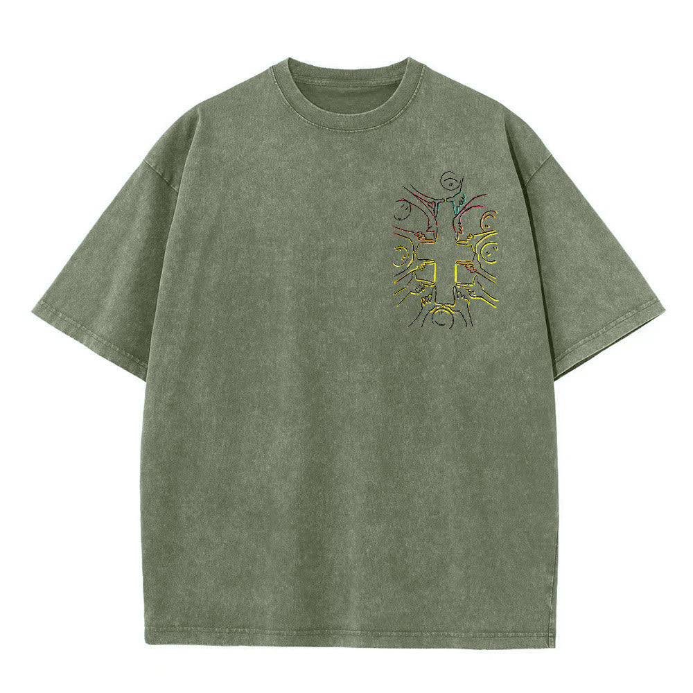 Christianartworkshop Camiseta unisex lavada con estampado de figura humana y cruz de la unidad. - image 1