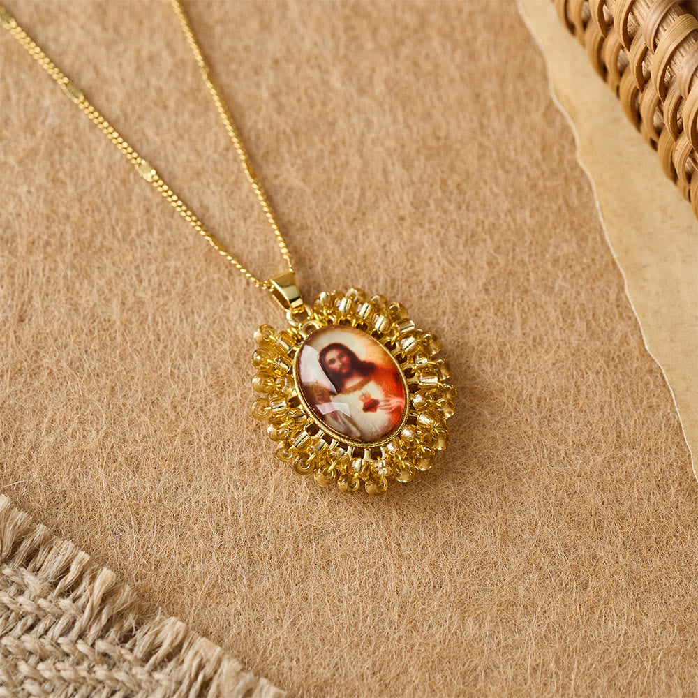 Christianartworkshop Collar con colgante ovalado de cuentas con icono mariano: un símbolo de devoción a la Virgen María. - Dorado - image 10