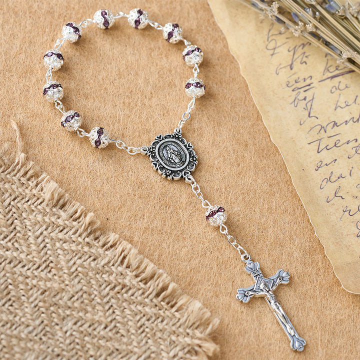Christianartworkshop Rosario de bolsillo con cuentas brillantes y medalla de Nuestra Señora: símbolo de fe y gracia. - image 11