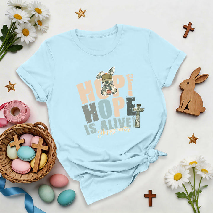 Christianartworkshop Camiseta premium de Pascua "La esperanza sigue viva" - Azul - 2XL - image 6