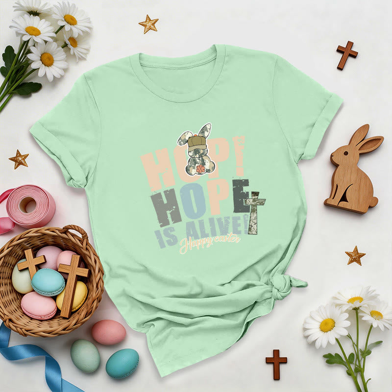 Christianartworkshop Camiseta premium de Pascua "La esperanza sigue viva" - Verde claro - 2XL - image 5