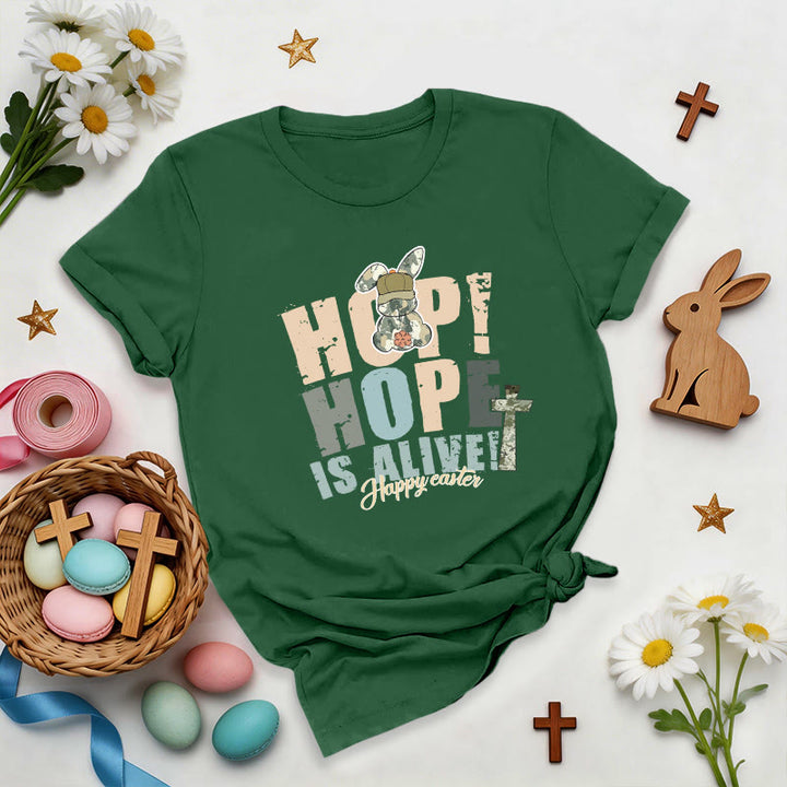 Christianartworkshop Camiseta premium de Pascua "La esperanza sigue viva" - Verde oscuro - 2XL - image 3