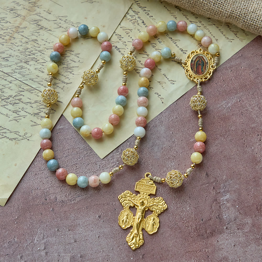 Christianartworkshop Rosario en tonos pastel con filigrana dorada: diseño de medallón de la Virgen María esmaltado. - image 2