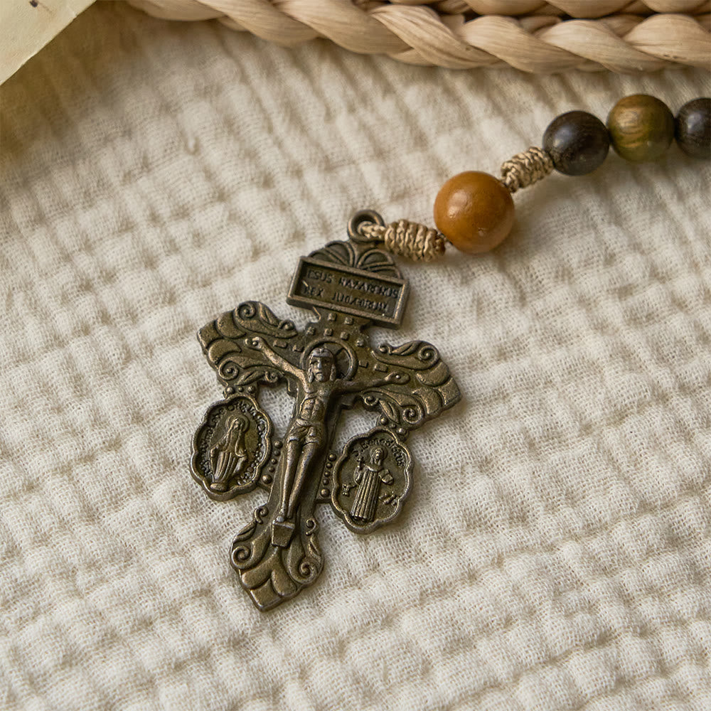 Christianartworkshop Rosario de cuentas de sándalo con San Benito y crucifijo: diseño de medallón de bronce. - image 6