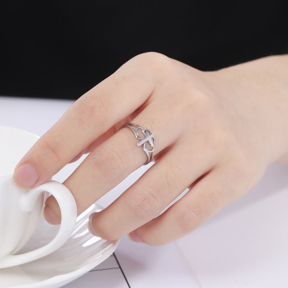 Christianartworkshop Anillo con cruz y corazón calados: un símbolo del amor y la devoción fiel de Cristo. - image 1