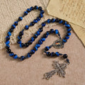 Christianartworkshop Rosario de ojo de tigre azul con crucifijo plateado: un símbolo de la fuerza inquebrantable de Dios. - Rosario de ojo de tigre azul - image 0