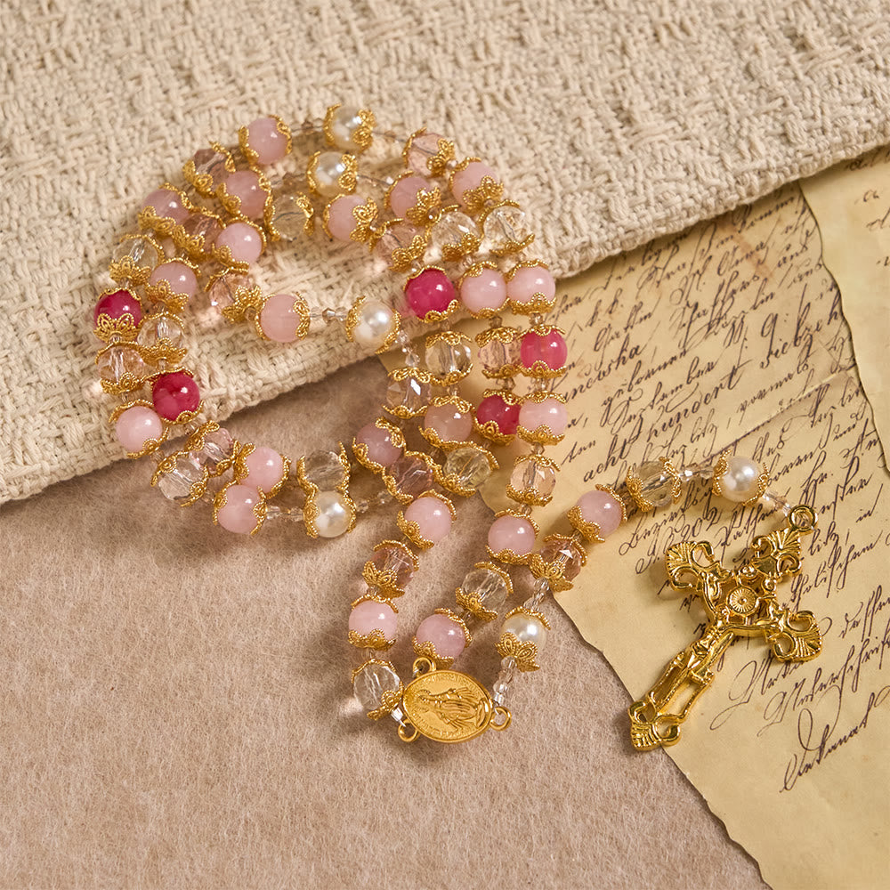 Christianartworkshop Rosario de devoción en cristal tono rosa con medalla de Nuestra Señora y crucifijo: Amor sagrado tejido en elegante artesanía. - Nuestra Señora y el Crucifijo - image 0