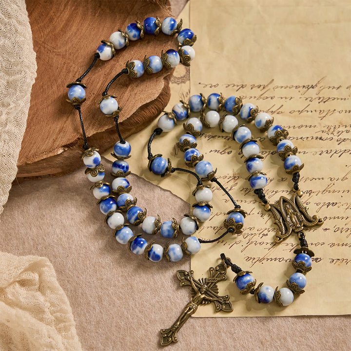 Christianartworkshop Rosario de cuentas azules y blancas con medalla milagrosa: un símbolo de la intercesión celestial. - image 5