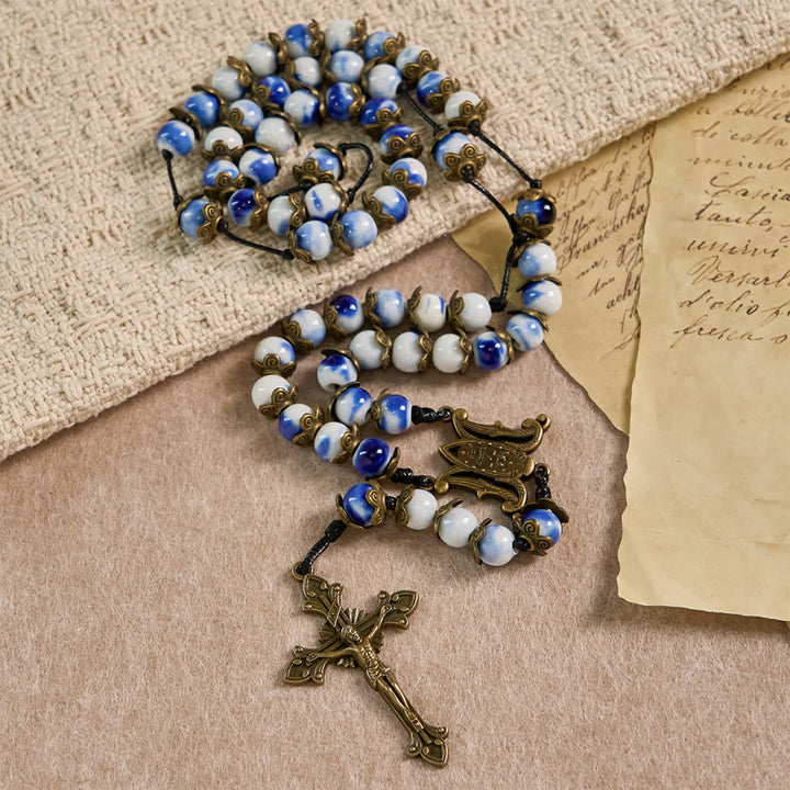Christianartworkshop Rosario de cuentas azules y blancas con medalla milagrosa: un símbolo de la intercesión celestial. - image 3