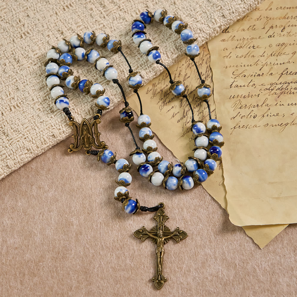 Christianartworkshop Rosario de cuentas azules y blancas con medalla milagrosa: un símbolo de la intercesión celestial. - image 4
