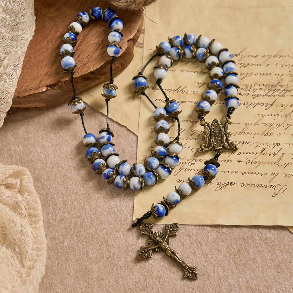 Christianartworkshop Rosario de cuentas azules y blancas con medalla milagrosa: un símbolo de la intercesión celestial. - image 2
