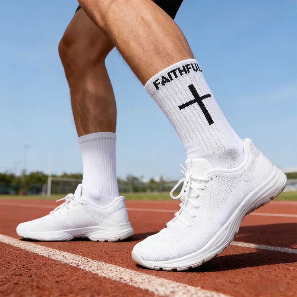 Christianartworkshop Calcetines de fútbol antideslizantes con estampado de fe en 4 colores y versículo de Corintios 5:7 - Blanco - 10 pares - image 0
