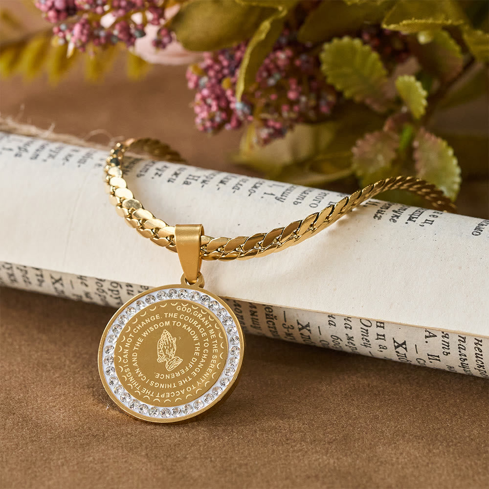 Christianartworkshop Collar con versículo bíblico de manos orando enmarcado en circonita: emblema de la humildad divina. - Dorado - image 0
