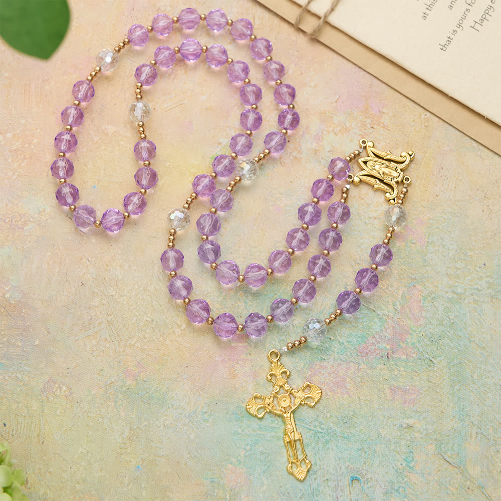 Christianartworkshop Rosario de cristal morado facetado con medalla de Nuestra Señora: emblema de la luz divina y la gracia mariana. - Nuestra Señora y el Crucifijo - image 0