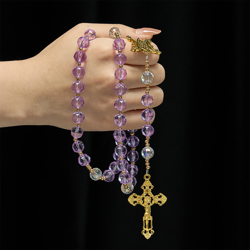 Christianartworkshop Rosario de cristal morado facetado con medalla de Nuestra Señora: emblema de la luz divina y la gracia mariana. - image 1