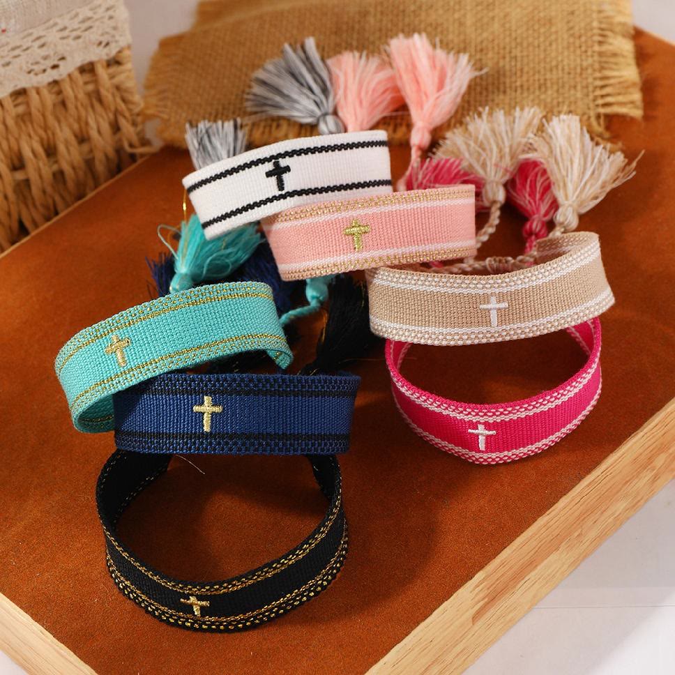 Christianartworkshop Pulsera con borla tejida de la Cruz Sagrada: Eleva tu fe con un estilo dulce y devoto. - image 5