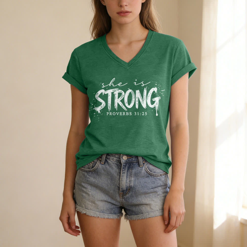 Christianartworkshop Ella es fuerte Proverbios 31:25 Camiseta informal con cuello en V - image 15