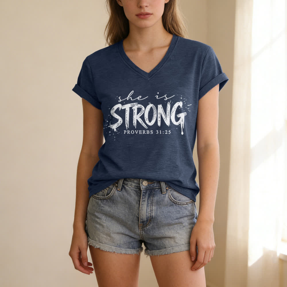 Christianartworkshop Ella es fuerte Proverbios 31:25 Camiseta informal con cuello en V - image 19