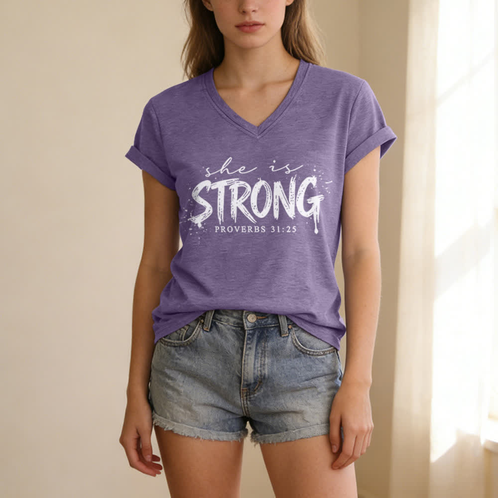 Christianartworkshop Ella es fuerte Proverbios 31:25 Camiseta informal con cuello en V - Púrpura - 2XL - image 16