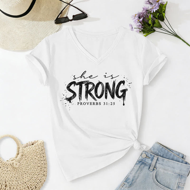 Christianartworkshop Ella es fuerte Proverbios 31:25 Camiseta informal con cuello en V - Blanco - 2XL - image 2