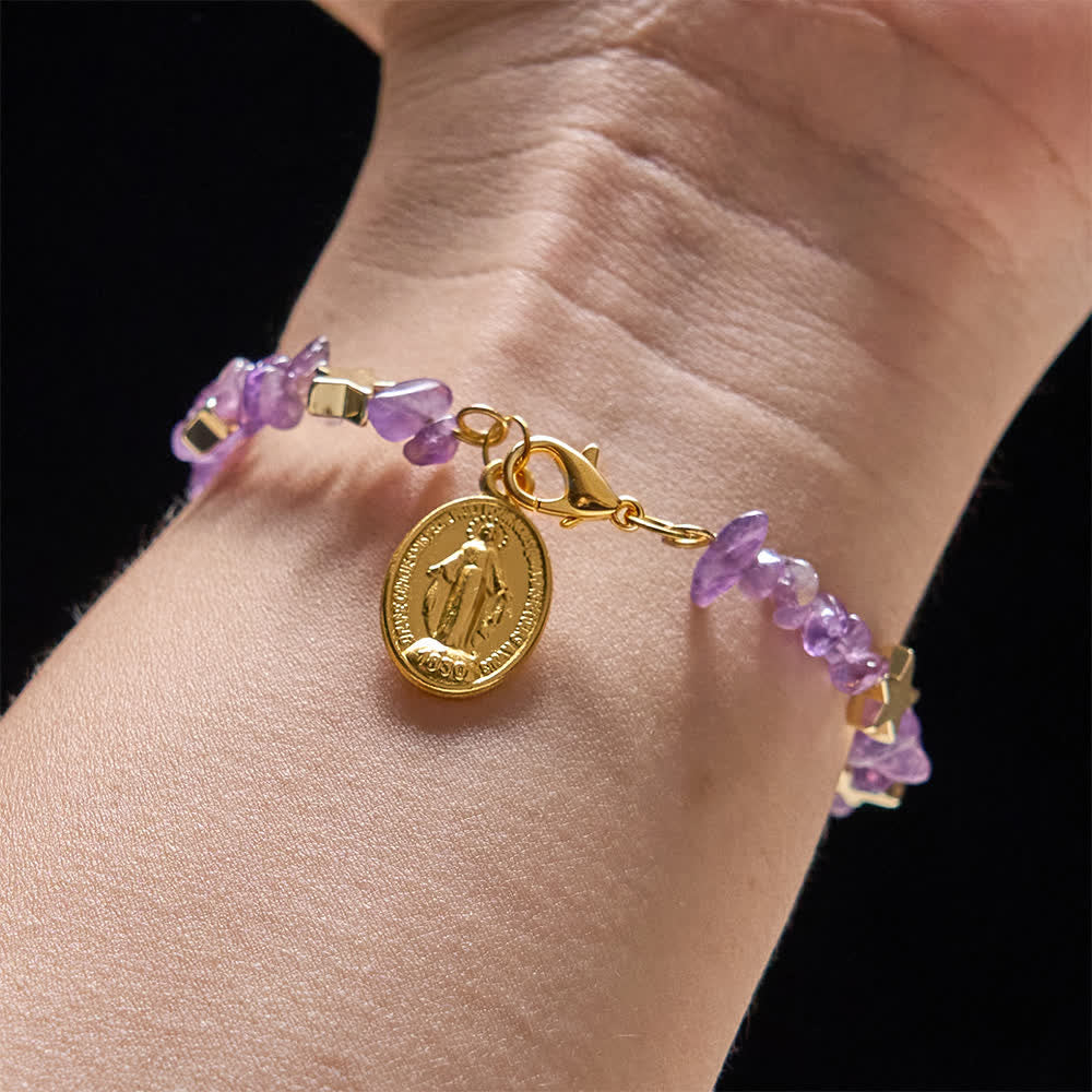 Christianartworkshop Pulsera de rosario con alambre de memoria y fragmentos de amatista natural, con medalla de la Virgen María. - image 1