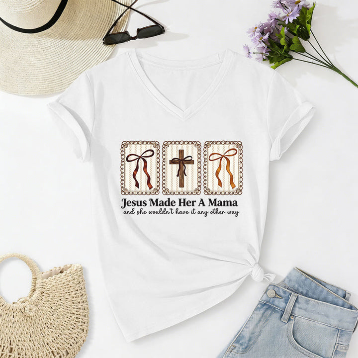 Christianartworkshop Camiseta informal con cuello en V "Jesús la hizo mamá" - Blanco - 2XL - image 0