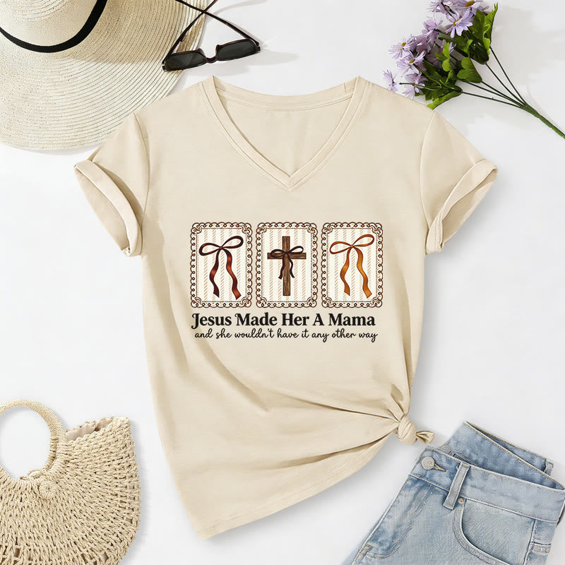 Christianartworkshop Camiseta informal con cuello en V "Jesús la hizo mamá" - Beige - 2XL - image 4
