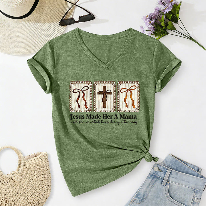 Christianartworkshop Camiseta informal con cuello en V "Jesús la hizo mamá" - Verde oliva - 2XL - image 2
