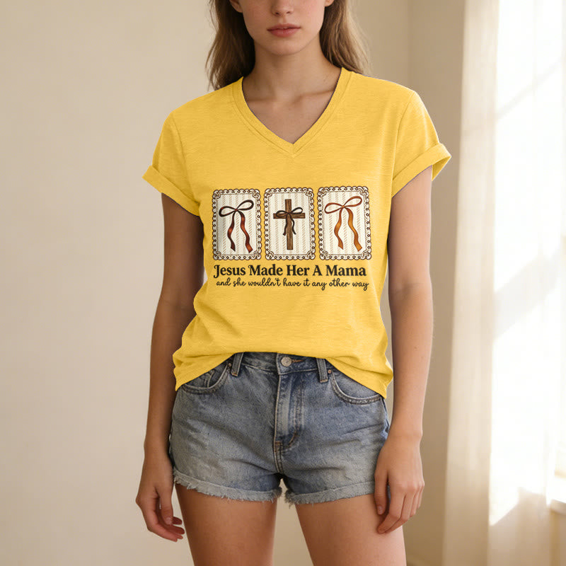 Christianartworkshop Camiseta informal con cuello en V "Jesús la hizo mamá" - image 7