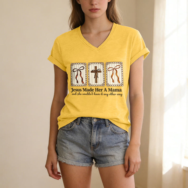 Christianartworkshop Camiseta informal con cuello en V "Jesús la hizo mamá" - image 7