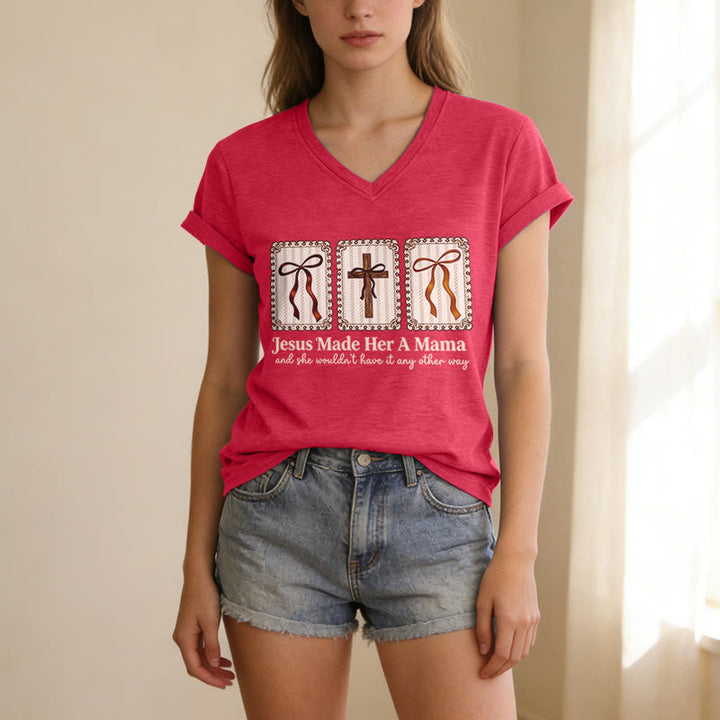 Christianartworkshop Camiseta informal con cuello en V "Jesús la hizo mamá" - image 23
