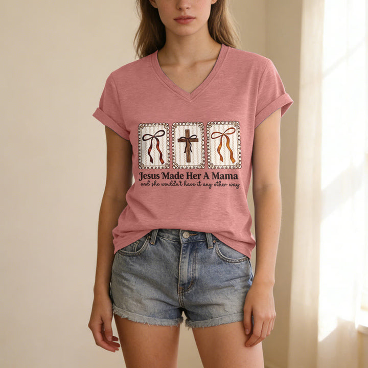 Christianartworkshop Camiseta informal con cuello en V "Jesús la hizo mamá" - image 11