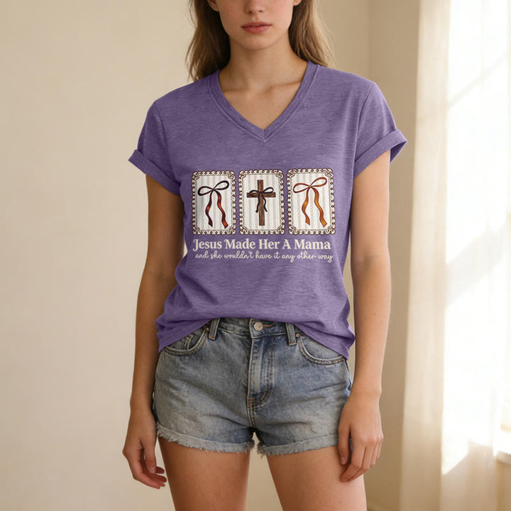 Christianartworkshop Camiseta informal con cuello en V "Jesús la hizo mamá" - image 17
