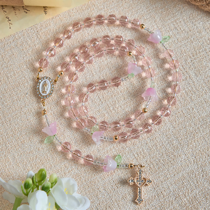 Christianartworkshop Rosario de devoción al lirio de los valles con detalles de la Virgen María y cuentas rosas. - image 2