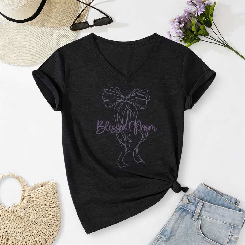 Christianartworkshop Camiseta informal con cuello en V y estampado de lazo "Blessed Mom" - Negro - 2XL - image 14