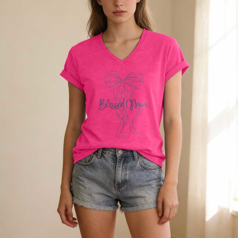 Christianartworkshop Camiseta informal con cuello en V y estampado de lazo "Blessed Mom" - image 25