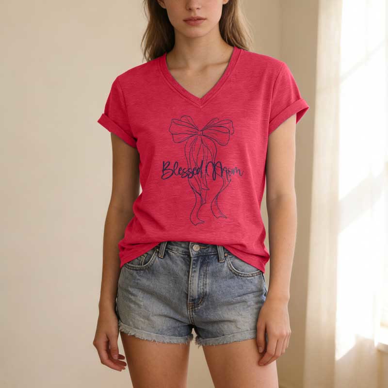 Christianartworkshop Camiseta informal con cuello en V y estampado de lazo "Blessed Mom" - image 23