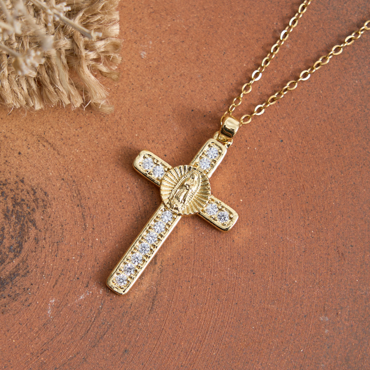 Christianartworkshop Collar con cruz de Nuestra Señora con incrustaciones de circonita brillante: elegante accesorio de fe para la devoción diaria. - image 3