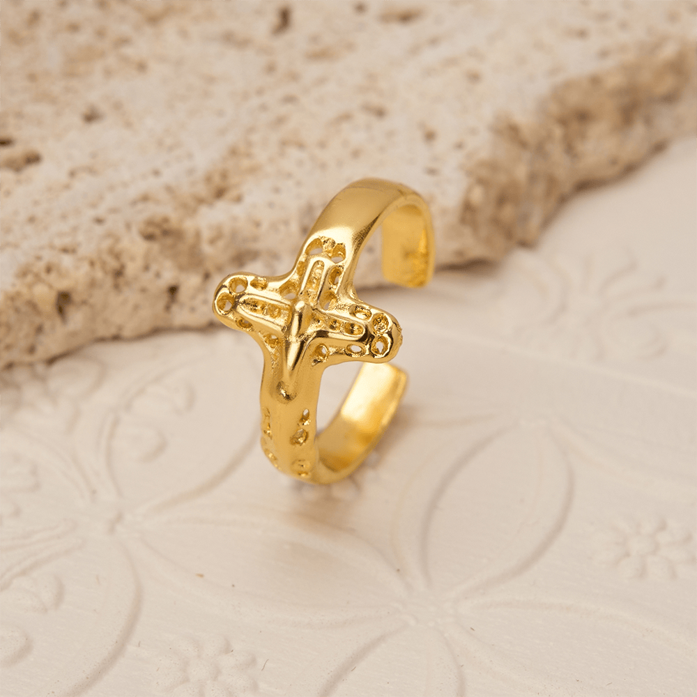 Christianartworkshop Anillo devocional con crucifijo: emblema de redención y fe inquebrantable. - image 1