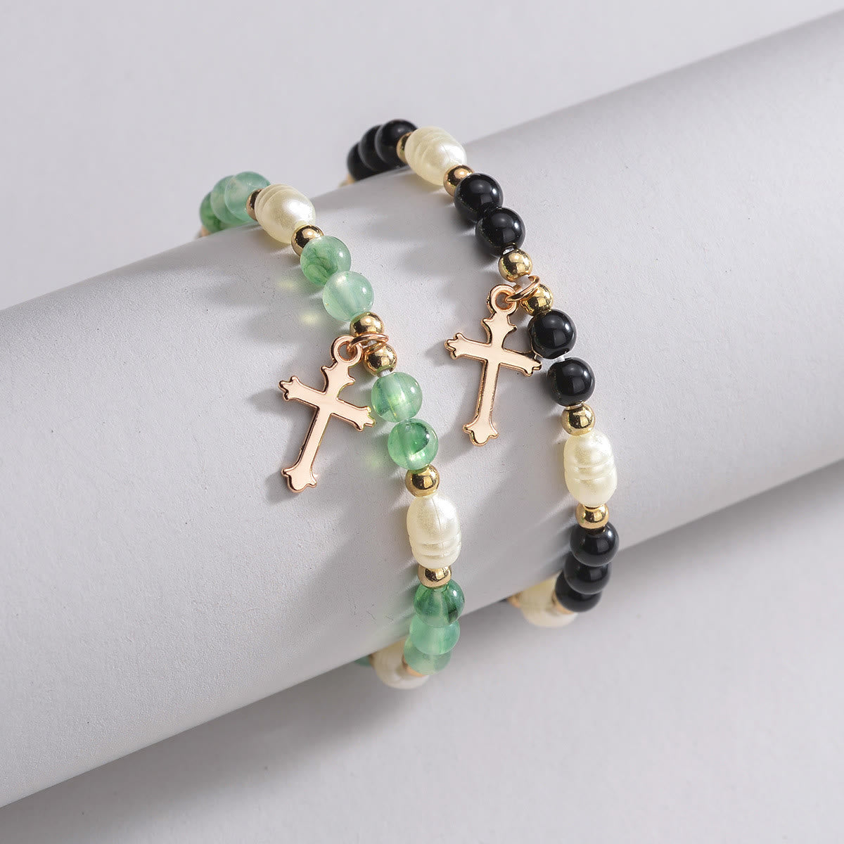 Christianartworkshop Conjunto de dos pulseras apilables con cruz de cuentas: un emblema de fe inquebrantable y belleza versátil. - image 4