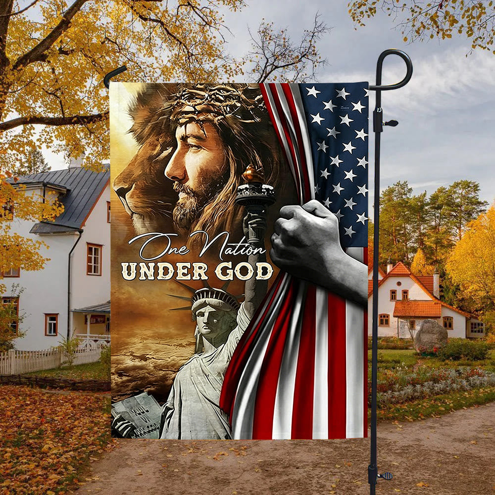 Christianartworkshop Una nación bajo Dios, Jesús, León, Bandera de jardín de la libertad: Un símbolo de fe y patriotismo - 90×150 cm (3×5 pies) - image 0