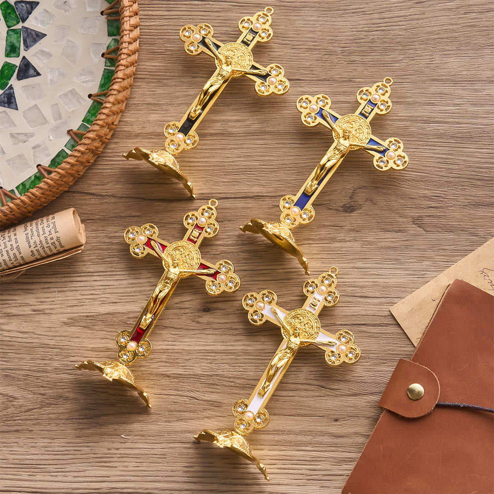 Christianartworkshop Adorno de escritorio con crucifijo de San Benito, acabado dorado y detalles de perlas: un símbolo de protección divina. - image 1