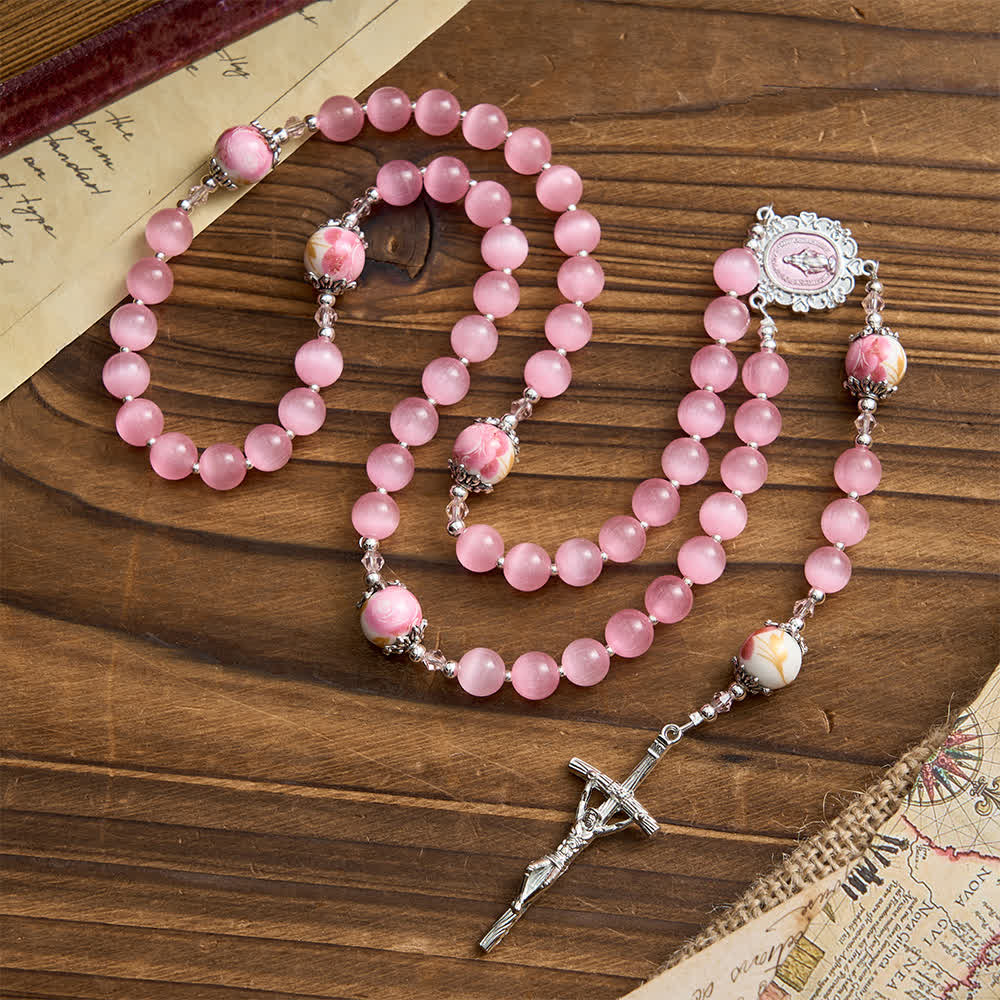 Christianartworkshop Elegante rosario rosa ojo de gato con devoción mariana floral. - image 3
