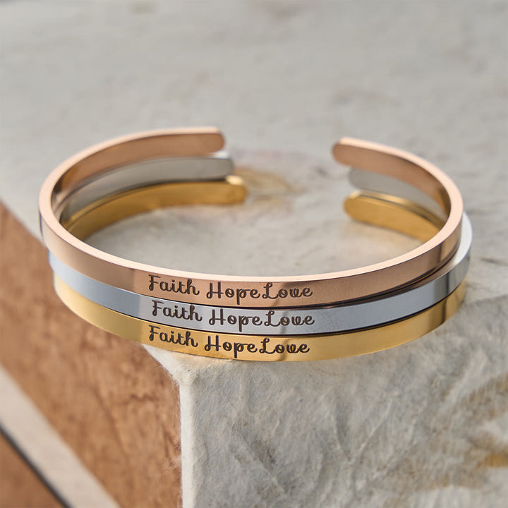 Christianartworkshop Brazalete ajustable con grabado "Fe, Esperanza, Amor": un símbolo de virtudes divinas. - image 1