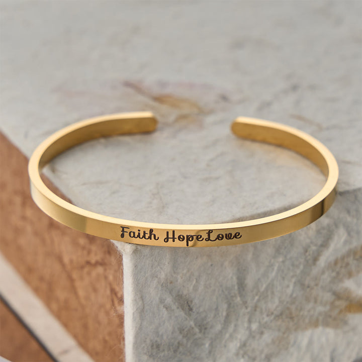 Christianartworkshop Brazalete ajustable con grabado "Fe, Esperanza, Amor": un símbolo de virtudes divinas. - Dorado - image 2