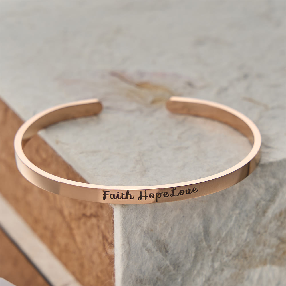 Christianartworkshop Brazalete ajustable con grabado "Fe, Esperanza, Amor": un símbolo de virtudes divinas. - oro rosa - image 4